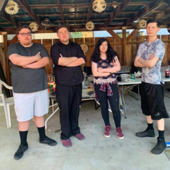 Meet your Posher, Sabrina - Picture 2 of 7